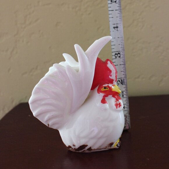 Vintage White Porcelain Hen and Rooster Salt & Pepper Shakers - Picture 13 of 14
